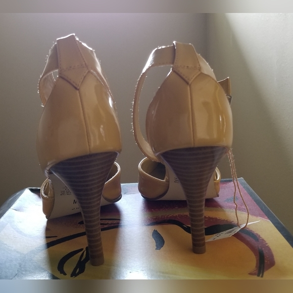 FIONI Heels - Picture 5 of 6